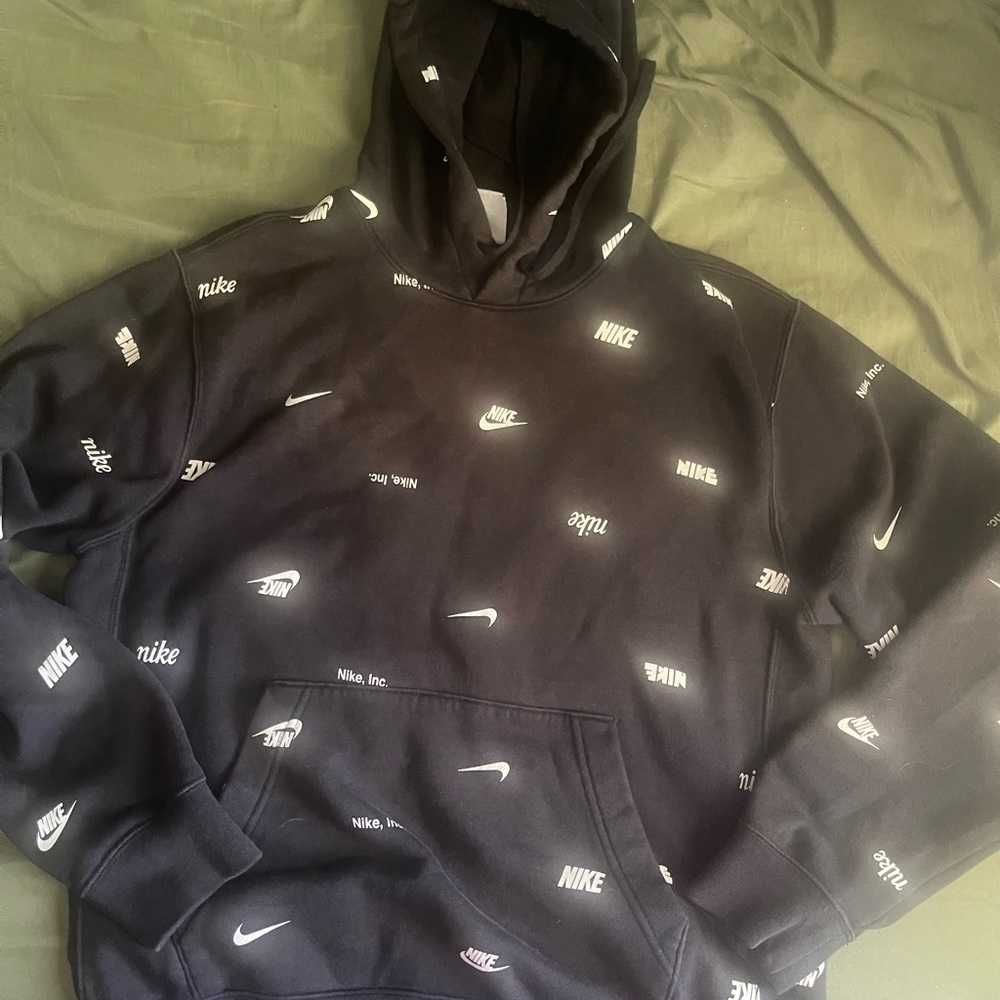 #89 Nike Men's Black Hoodie